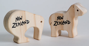 TARATA Sheep Post Card Stand & Magnet Made in New Zealand from locally grown Pine
Colours may vary