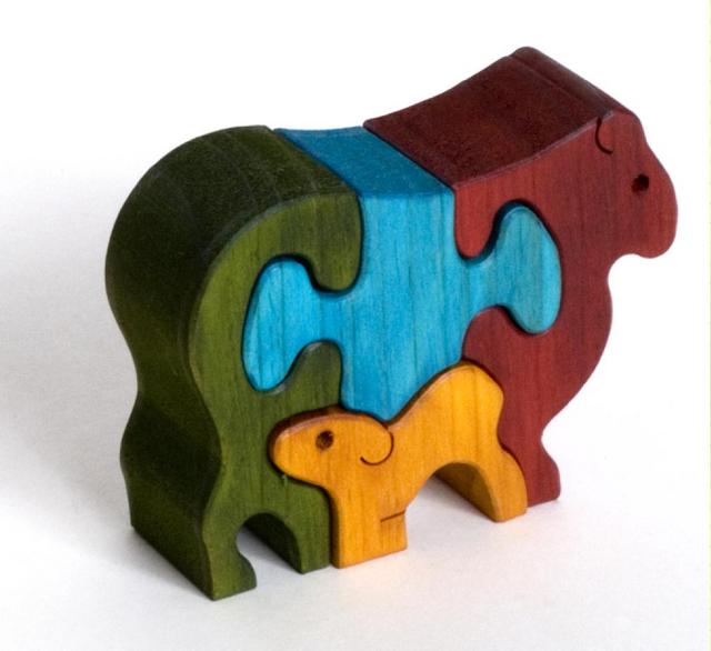 TARATA Sheep Family - Colour A beautiful puzzle for younger children. Made from untreated NZ Pine & non-toxic colours